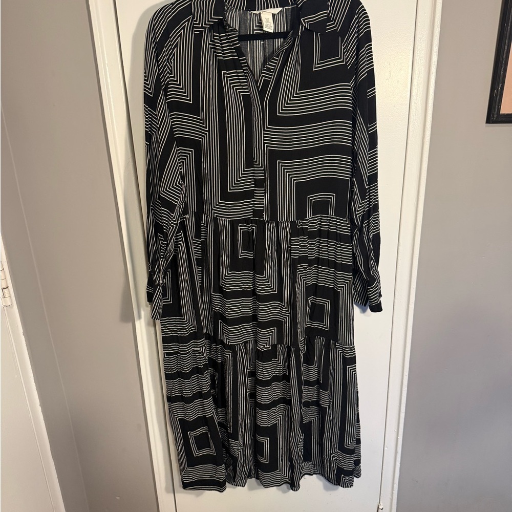 H&M Black and White Long Sleeve Dress